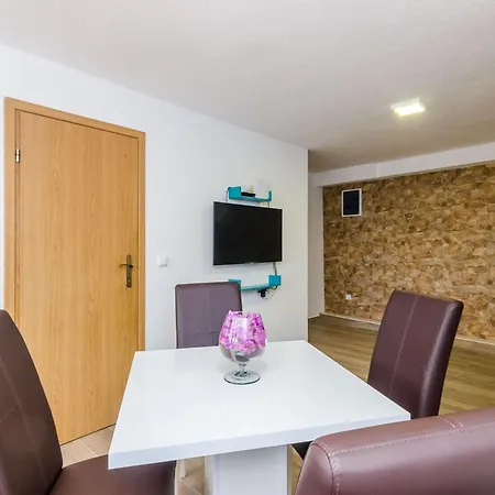 Appartamento Paula - One Bedroom With Shared Terrace *